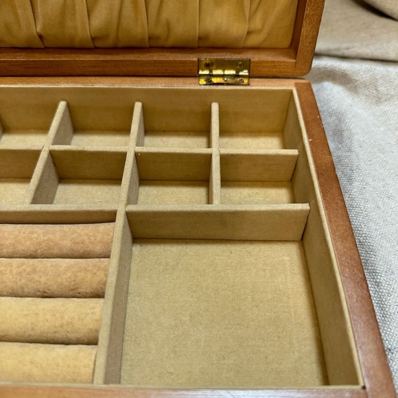 Vintage Centurion jewelry box - Picture 7 of 9